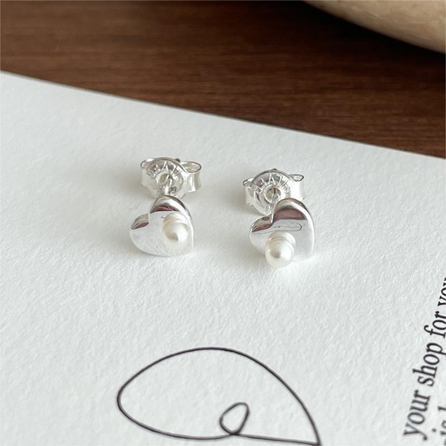 Minimalist Heart-Shaped 925 Sterling Silver Stud Earrings with Pearl Accent for Women