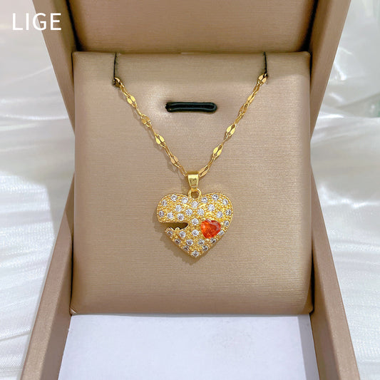 Collana pendente a cuore geometrico minimalista in acciaio al titanio con intarsio in strass rossi per uomo e donna
