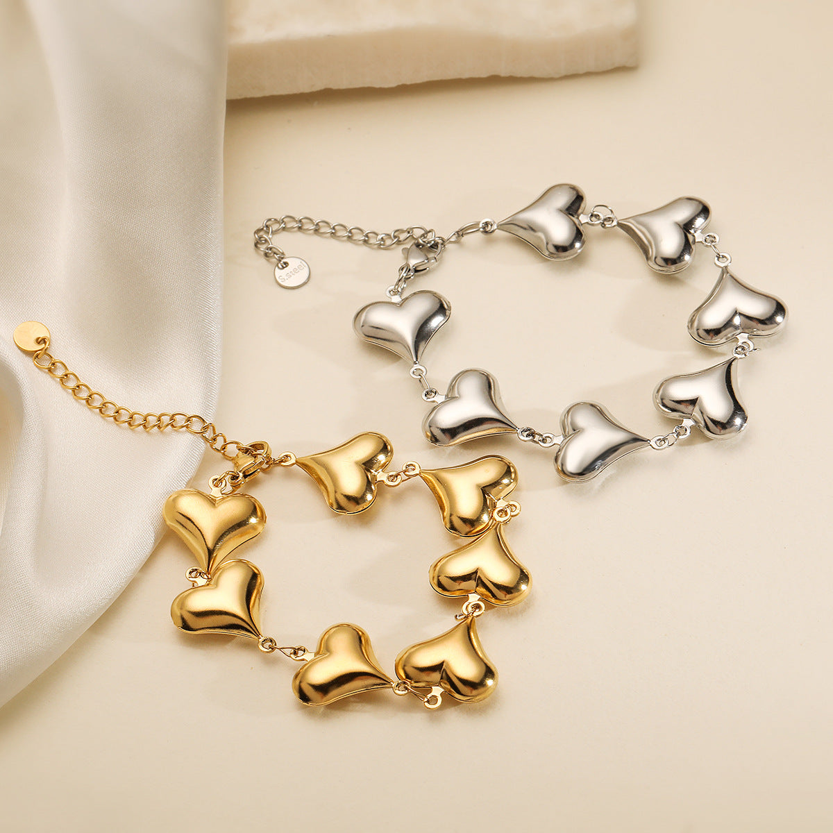 Braccialetto Minimalista a Cuore da Donna in Acciaio Inox Placcato Oro 18K