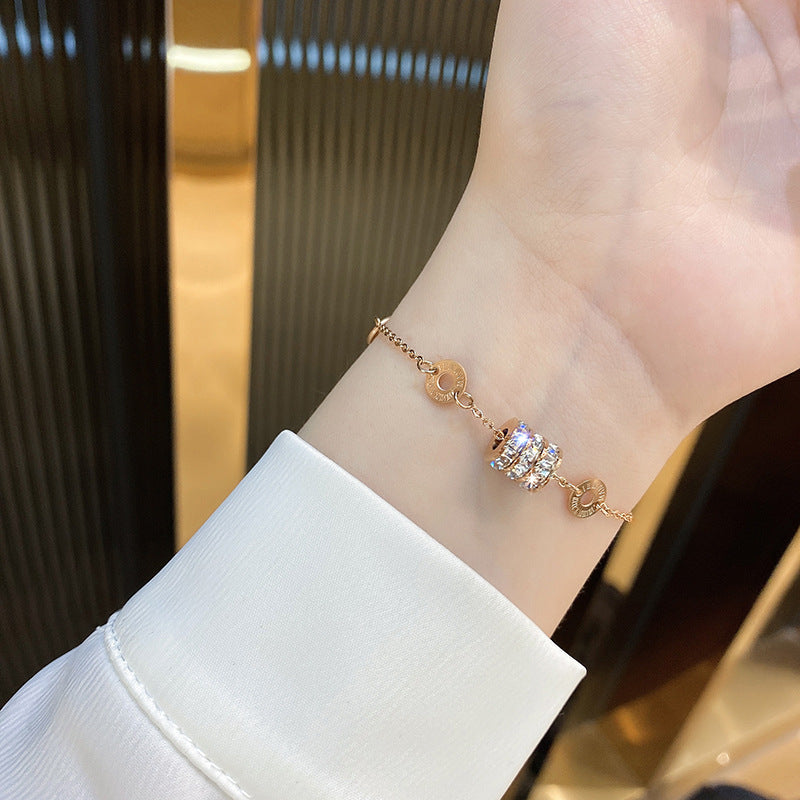 Bracciale Minimalista Geometrico Placcato in Acciaio al Titanio per Donne con Design Elegante per la Vita