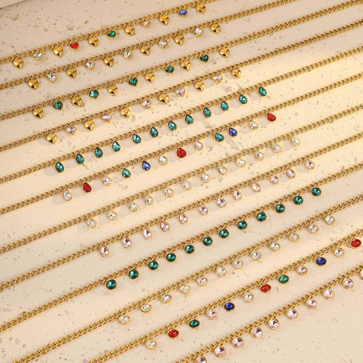 Collana da Donna Minimalista alla Moda con Ciondolo a Nappa in Acciaio Inossidabile, Intarsio di Strass e Finitura Placcata