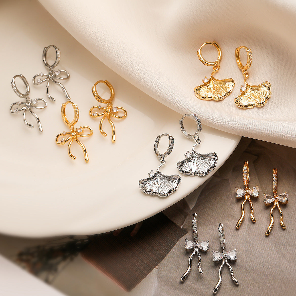 Orecchini da donna minimalisti in rame a forma di fiocco, placcati in oro vero e con intarsio in zircone