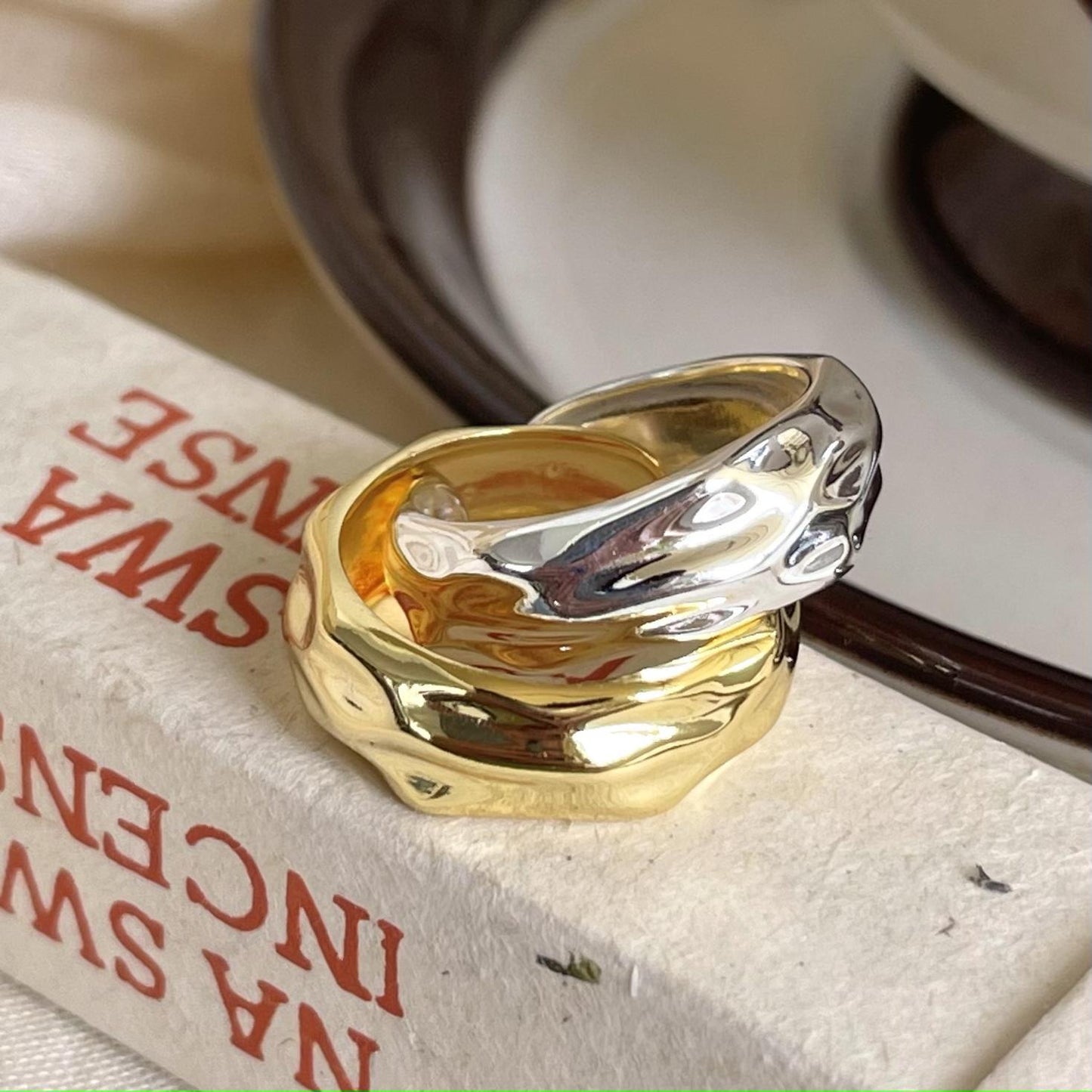 Anillo minimalista de plata de ley 925 con diseño geométrico chapado