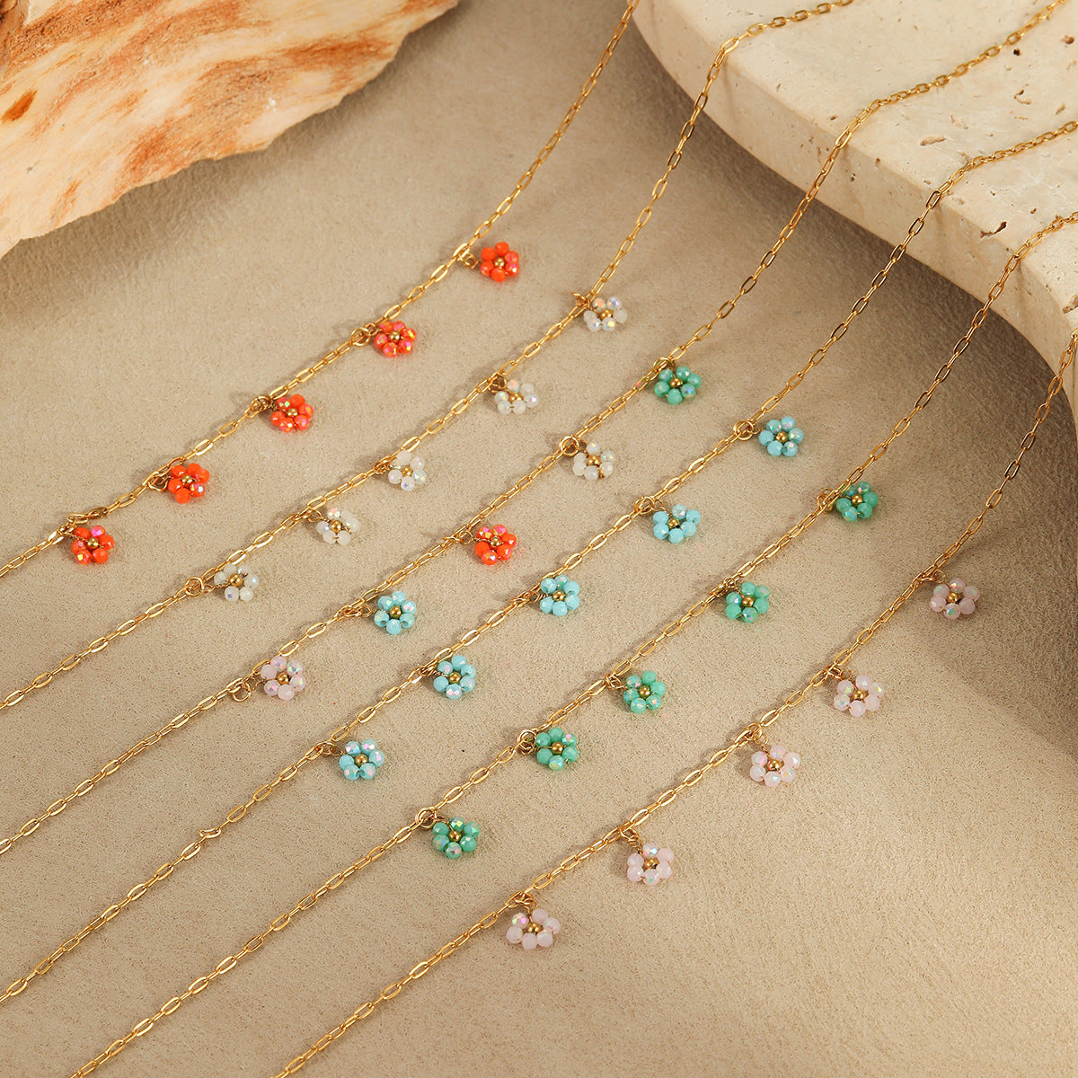 Set collana da donna con fiore di perline fatto a mano in stile bohémien, ciondolo in acciaio inossidabile con forma geometrica e finitura placcata, accessorio per vacanze estive al mare