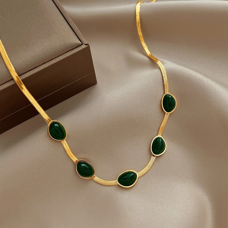 Collana in acciaio al titanio placcato a forma di lacrima in stile vintage da donna con catena a serpente e dettaglio a cuore