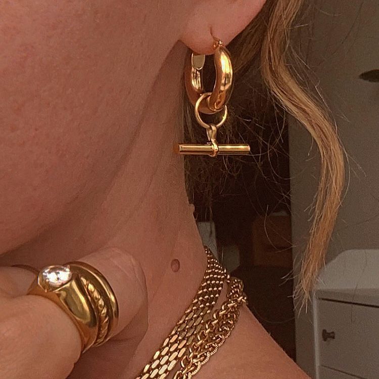 Pendientes de aro con colgante de círculo geométrico minimalista para mujer en acero de titanio con chapado en oro