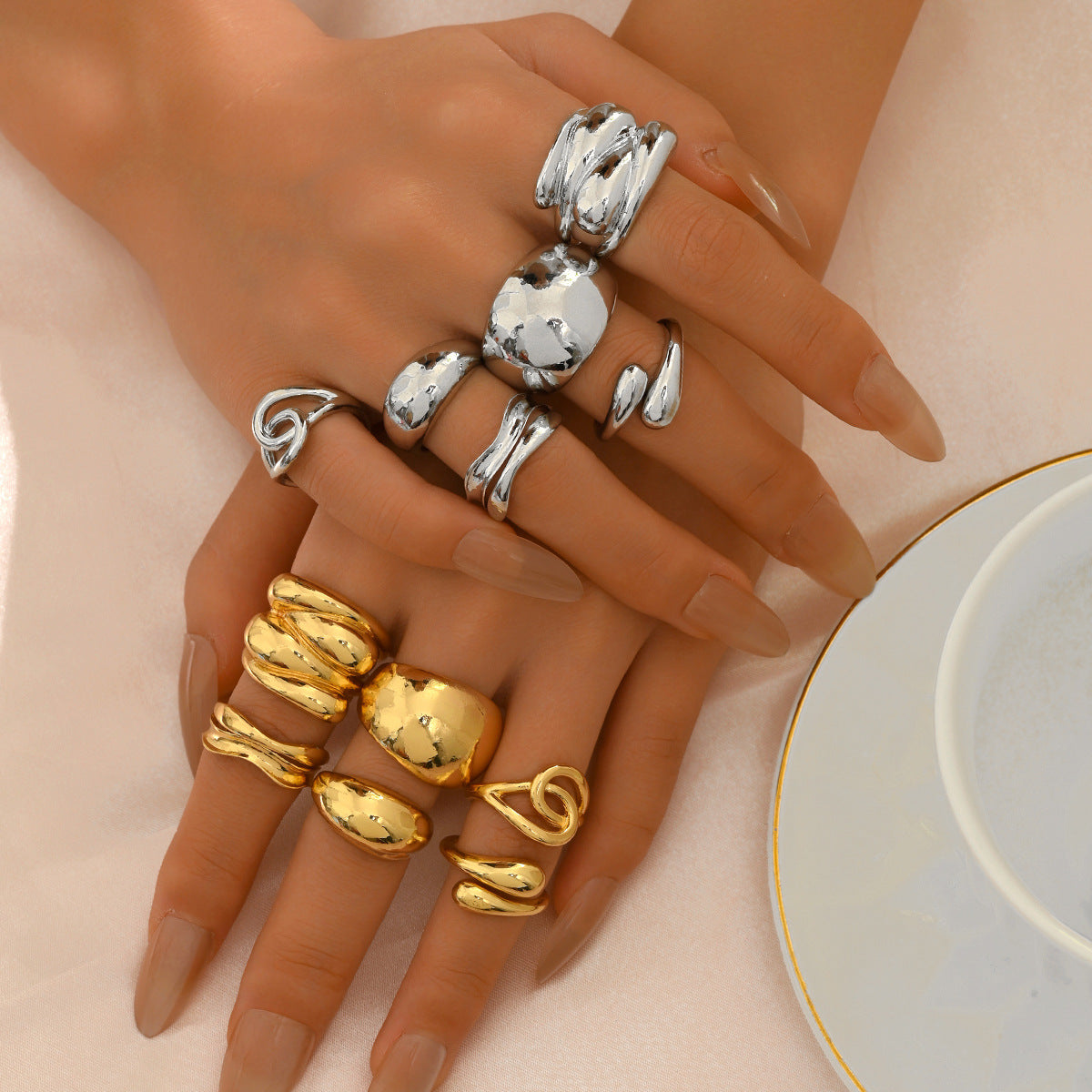 Anillo de aleación de zinc geométrico minimalista con acabado chapado y banda abierta ajustable para mujer