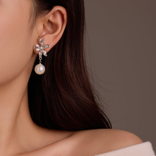 Vintage Floral Pearl Stud Earrings for Women in Stainless Steel with Gold Plating