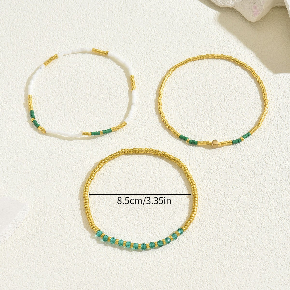 Set di braccialetti da donna boho minimalisti multistrato con perline e ciondoli geometrici in cristallo, ideali come souvenir di viaggio