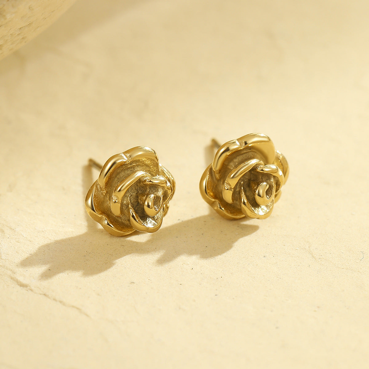 Orecchini a perno da donna con fiori 3D in acciaio inossidabile placcato oro 18 carati Fashion OL