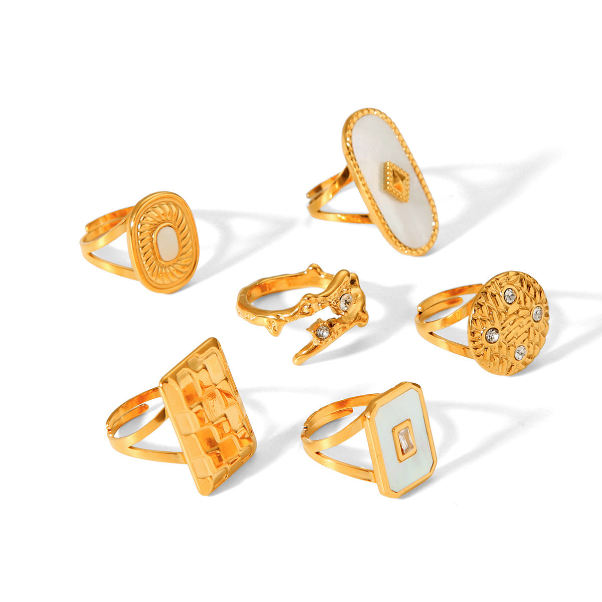 Anello geometrico in acciaio inossidabile da donna con placcatura in oro 18 carati, intarsio in madreperla bianca e accenti di strass