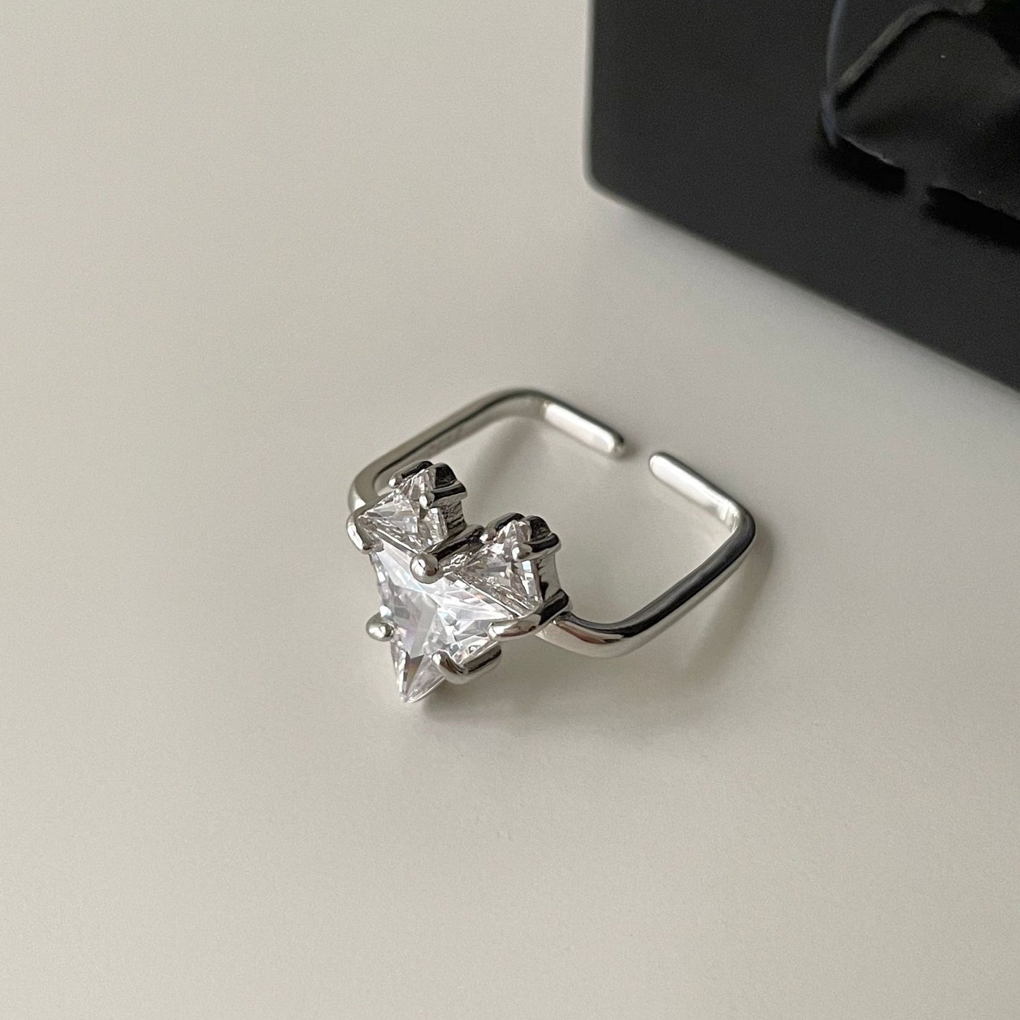 Minimalist Geometric Heart-Shaped 925 Sterling Silver Ring for Women with Clean Aesthetic