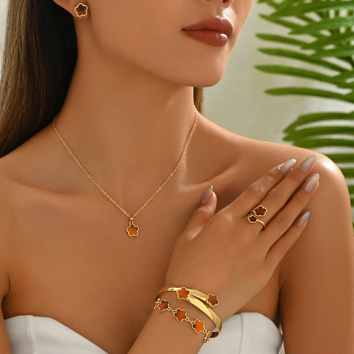 Conjunto de collar con colgante de trébol floral para mujer con material de aleación y artesanía de incrustación que incluye pendientes, pulsera y anillo