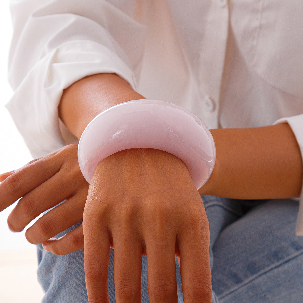 Pulsera geométrica de acrílico asimétrica atrevida con acabado pulido para mujer