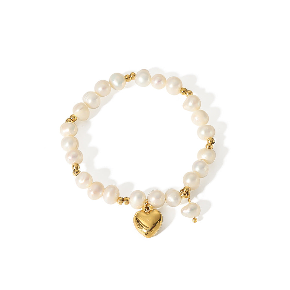 Bracciale da donna in perle d'acqua dolce a forma di cuore stile INS e acciaio al titanio con ciondolo in acciaio inossidabile placcato