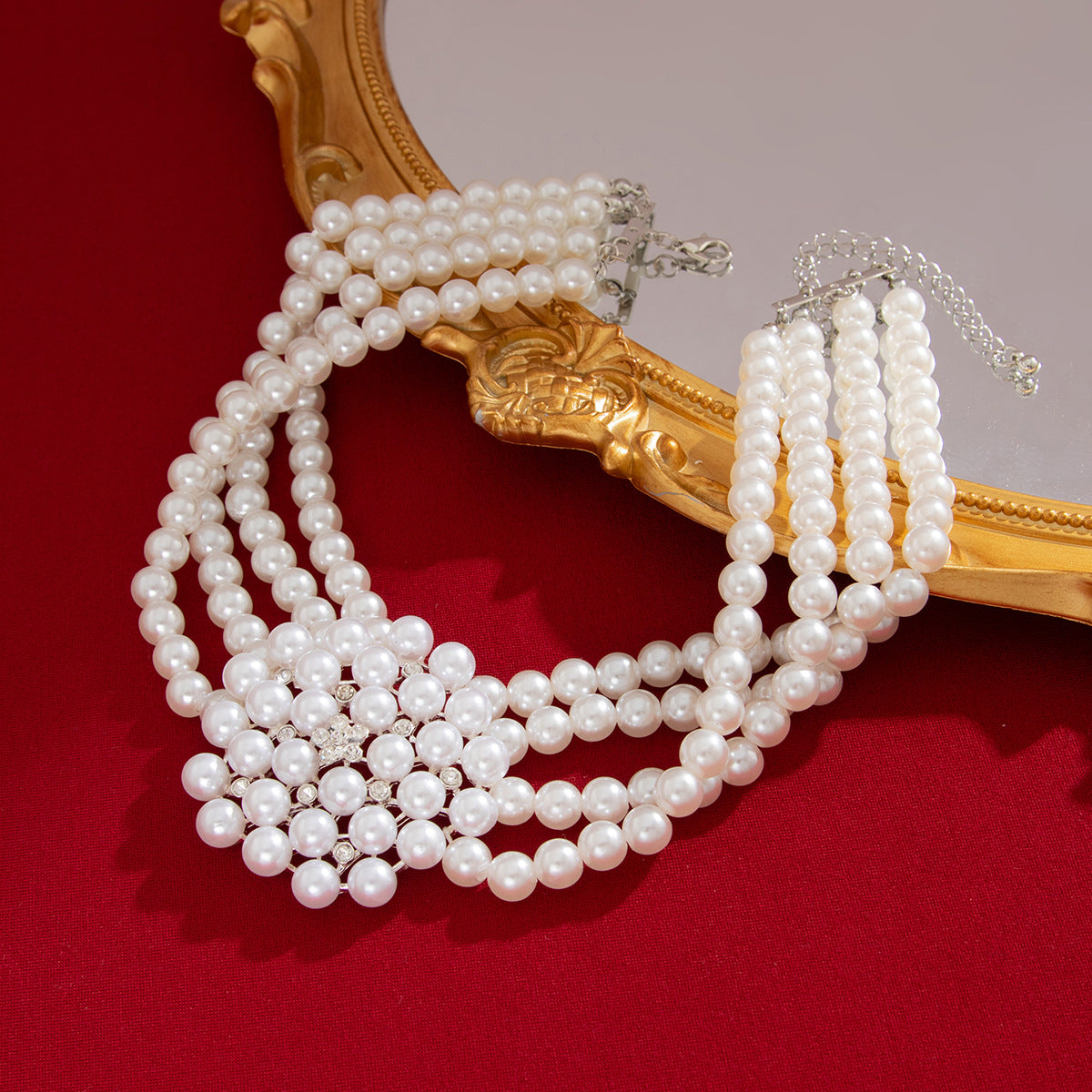 Vintage French Style Floral Pearl-Embellished Choker Necklace with Geometric and U-Shaped Design for Women