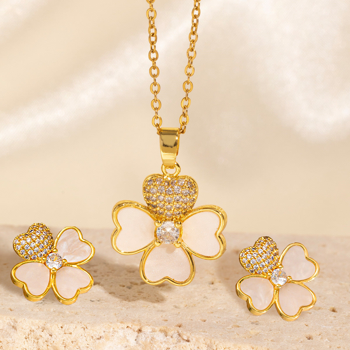 Elegant Minimalist Heart-Shaped Titanium Steel Necklace Set with Gold-Plated Copper Pendant and O-Chain