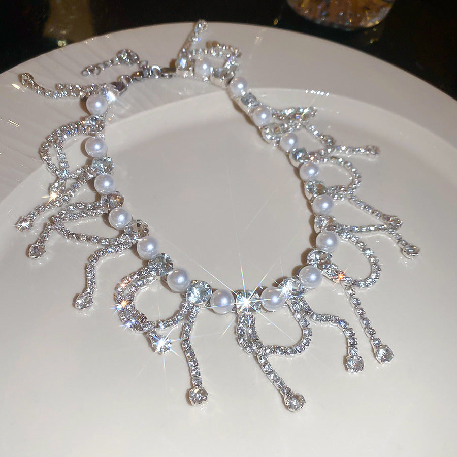 Collar Pendiente Vintage Elegante de Perlas y Diamantes de Imitación con Flores para Mujer con Cadena para Clavícula