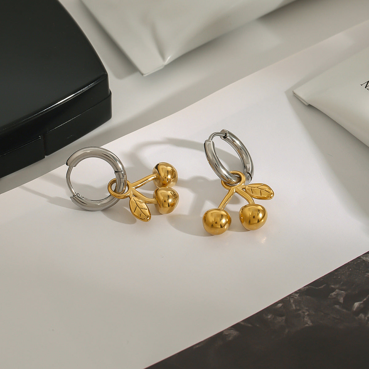 Pendientes de acero inoxidable geométricos con forma de cereza con acabado chapado para mujer, pendientes de moda minimalistas de lujo