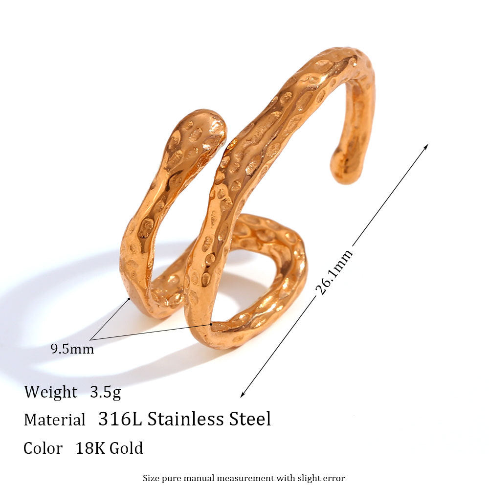 Orecchino a Clip Geometrico Minimalista in Acciaio Inox da Donna Placcato Oro 18K con Superficie Irregolare