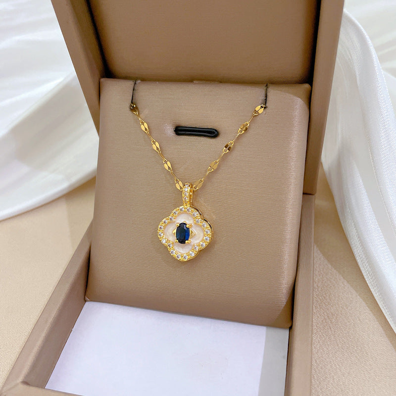 Collana con ciondolo a luna geometrica minimalista per donna e uomo, catena in acciaio inossidabile con elegante motivo a conchiglia e quadrifoglio
