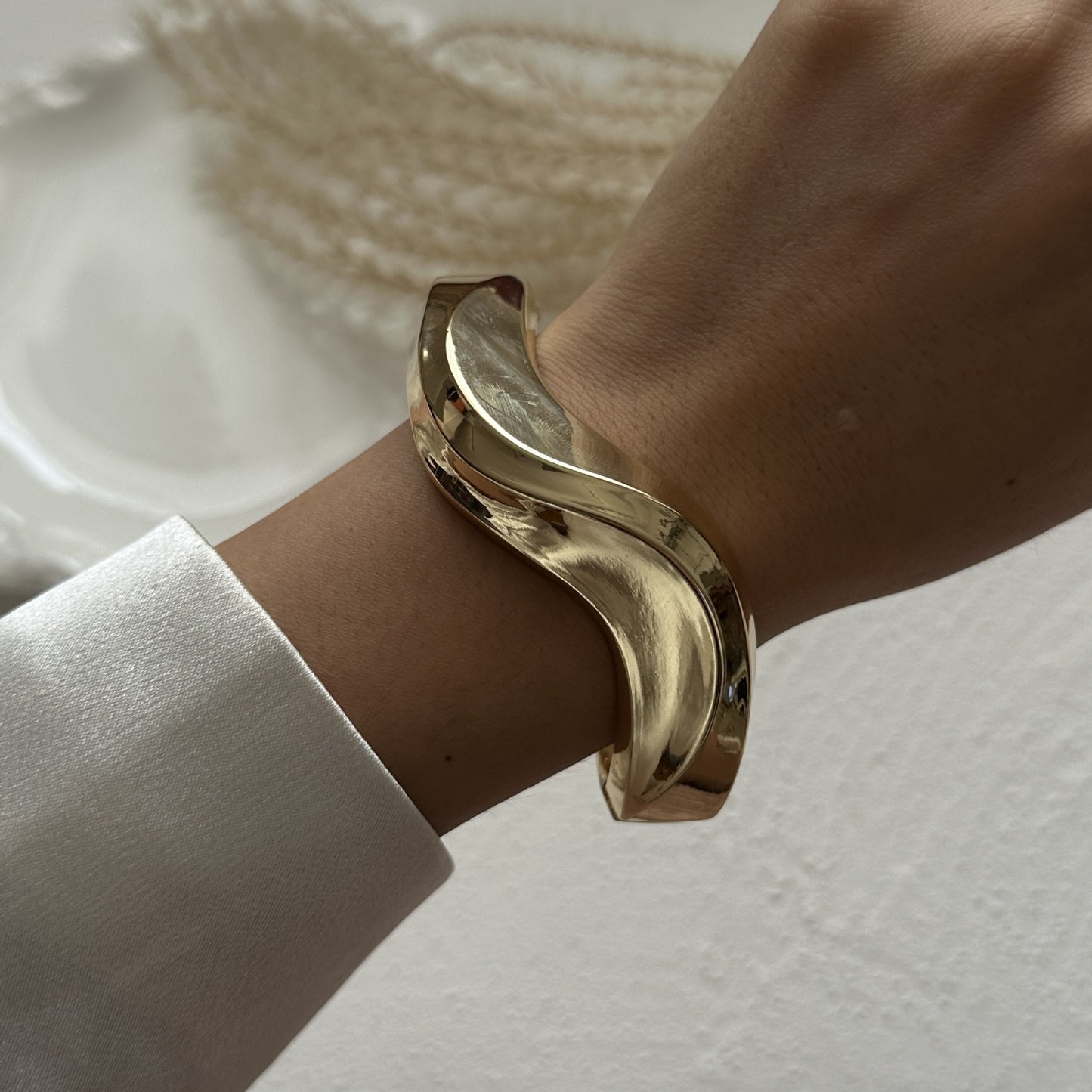 Fashion Geometric Teardrop Hollow Wrap Alloy Plated Cuff Bracelet and Ring Set