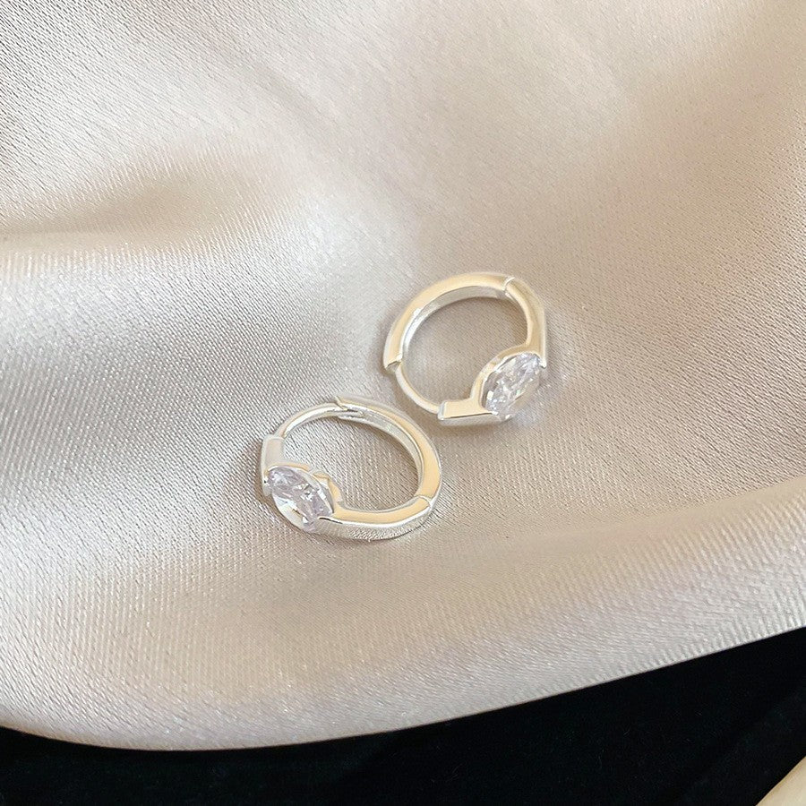 Aretes Geométricos Minimalistas de Cobre con Acabado Chapado para Mujer Pendientes Modernos y Versátiles