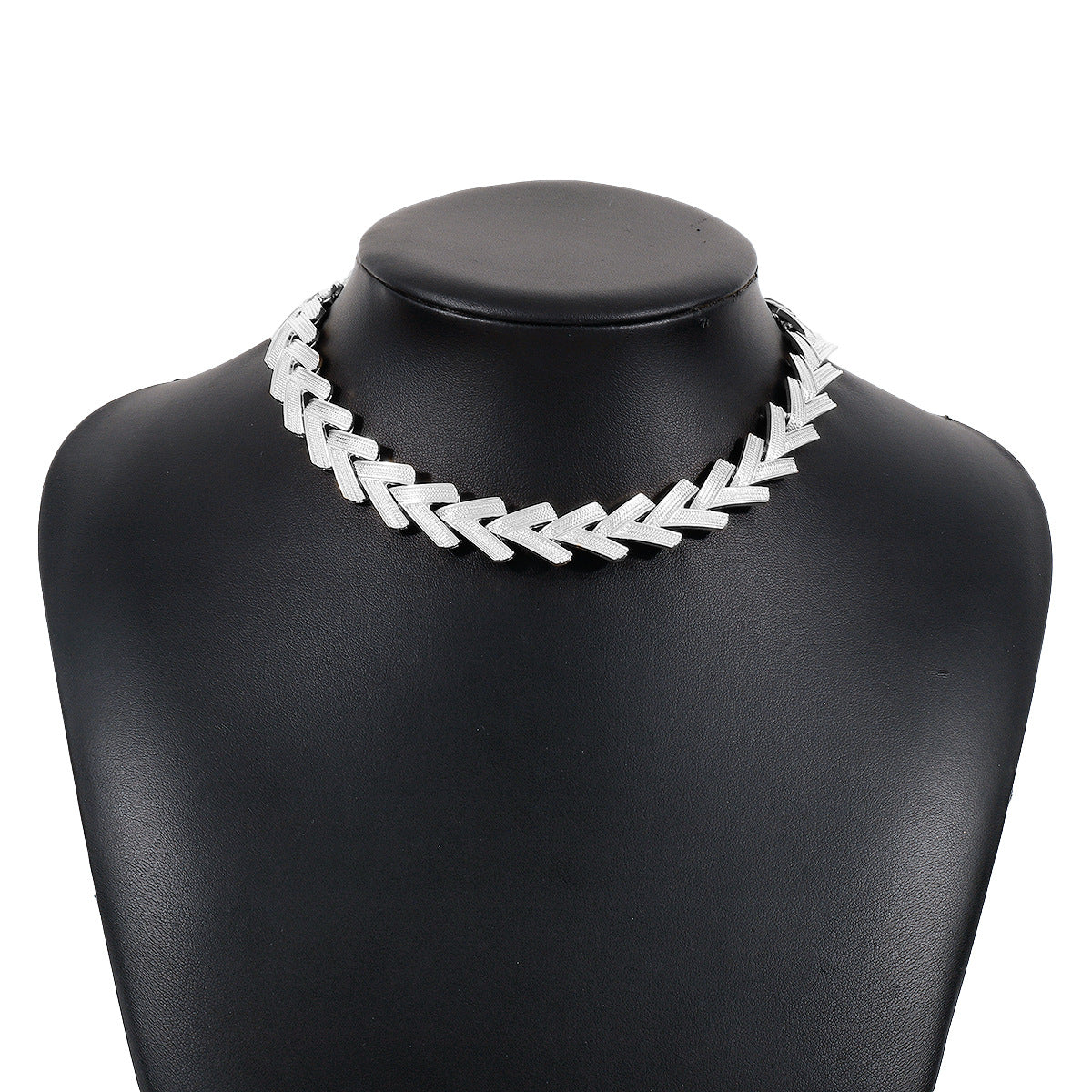 Collar con colgante vintage barroco en forma de V para mujer con diseño geométrico de aleación de hierro galvanizado Cadena de clavícula minimalista