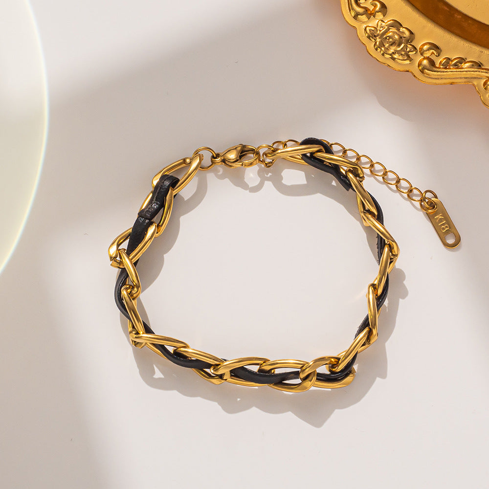 Pulsera minimalista geométrica de titanio y acero para mujer con acabado chapado, diseño moderno y versátil