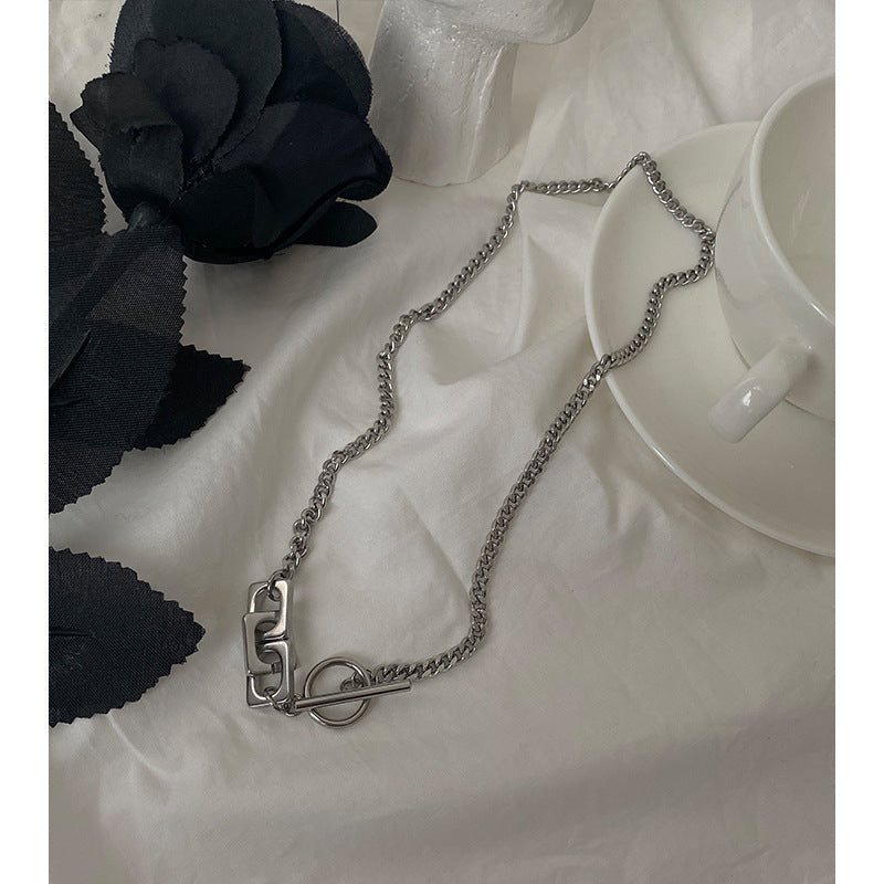 Collana maglione geometrica minimalista in acciaio al titanio con chiusura OT per donne e uomini