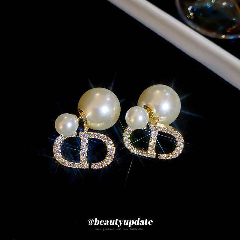 Orecchini a perno con lettera placcati oro stile chic in argento sterling 925 per donna — Gioielli di lusso alla moda e minimalisti