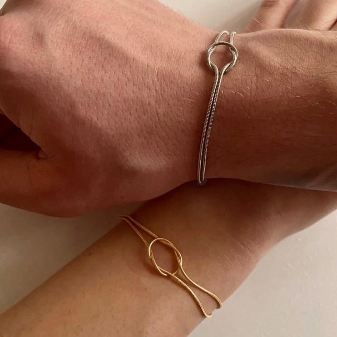 Braccialetto Minimalista a Forma di Arco in Acciaio al Titanio Placcato Oro per Coppie con Design a Catena Serpente