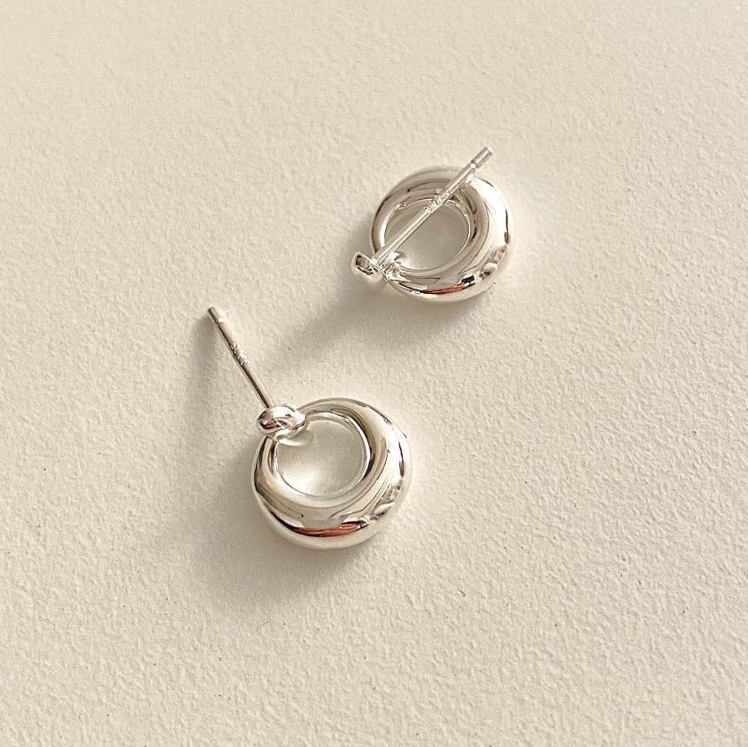 Minimalist Elegant 925 Sterling Silver Hollow Round Heart Stud Earrings for Women