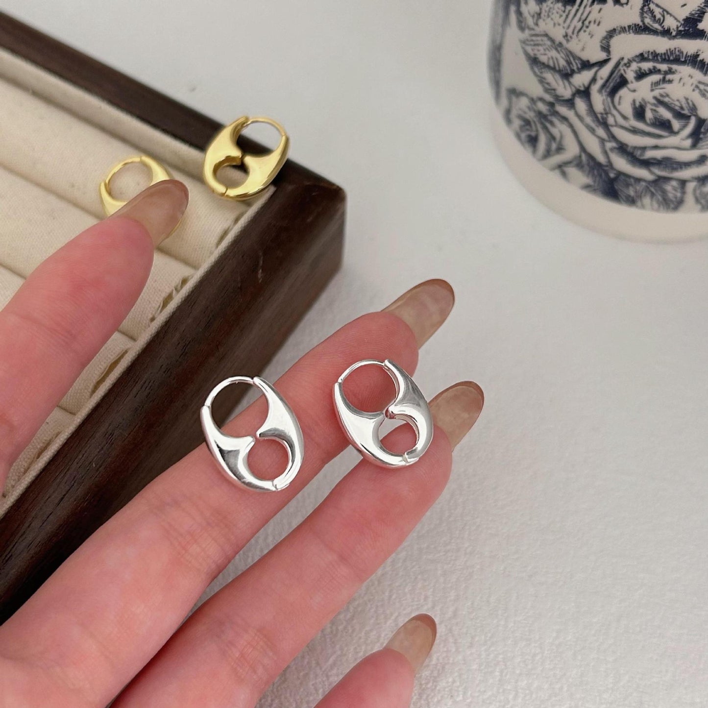 Orecchini a perno da donna in argento Sterling 925 placcato oro, a forma di lettera, dal design minimalista a doppio anello