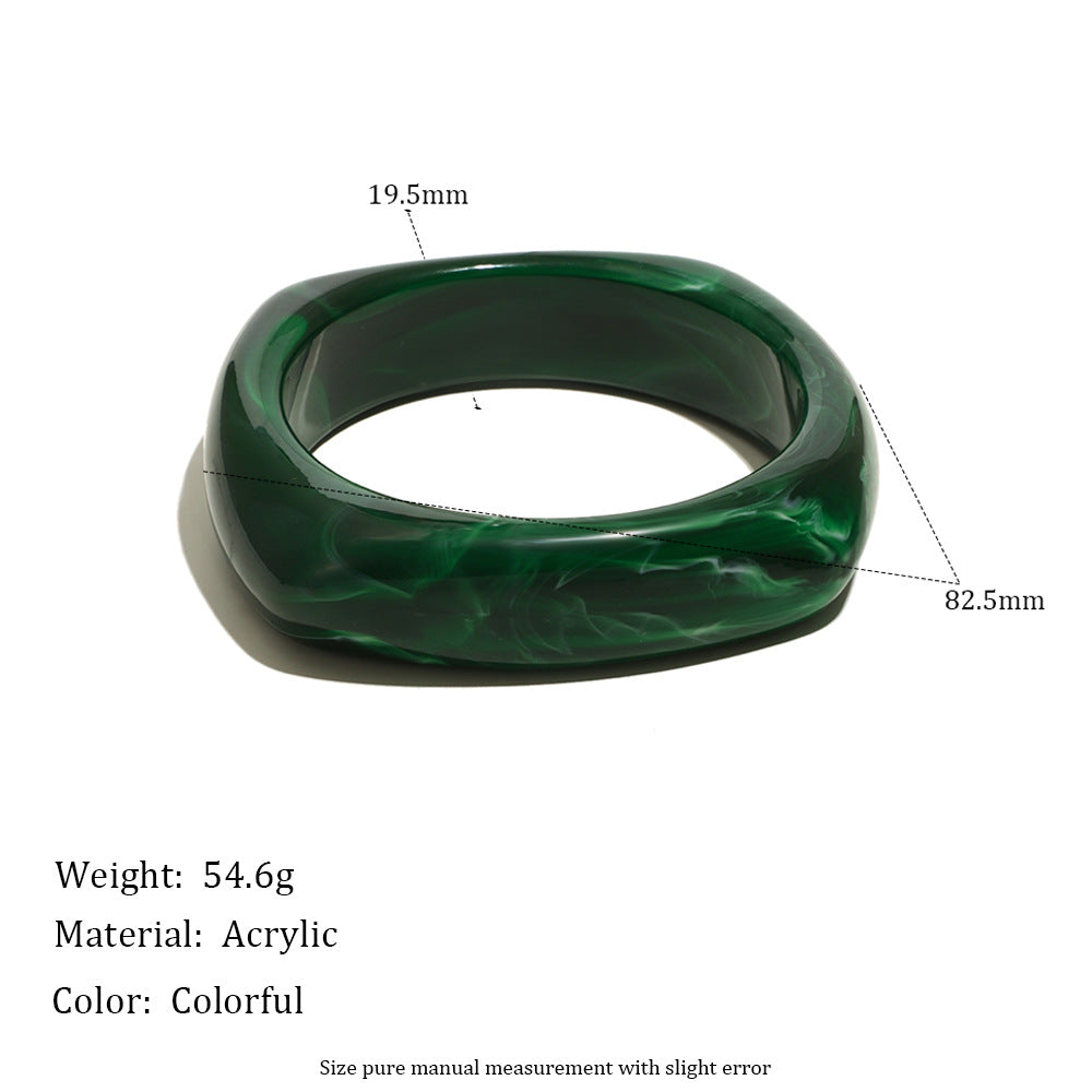 Bracciale a polsino rigido vintage artistico in resina irregolare da donna con finitura ecologica e motivo a linee geometriche