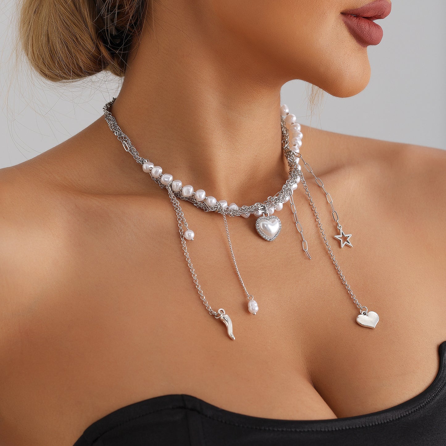 Collar con colgante vintage bohemio en forma de corazón con borla y detalles de perlas para mujer, cadena de aleación con baño de oro