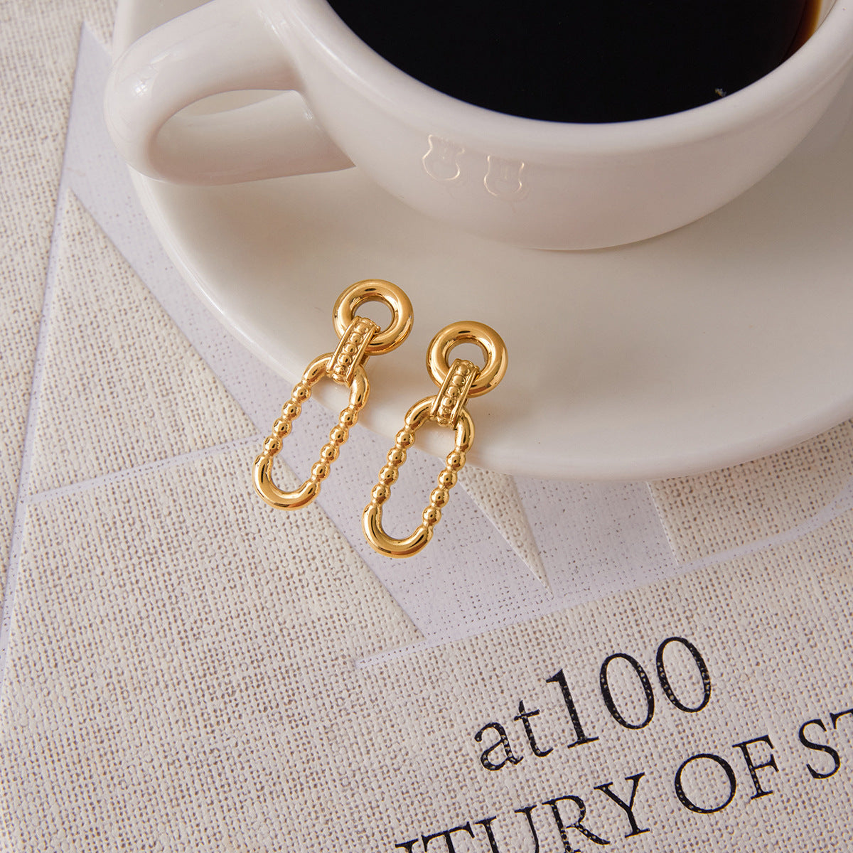 Pendientes de tuerca minimalistas de acero inoxidable con diseño geométrico y acabado chapado para mujer