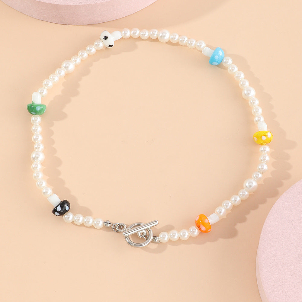 Collana in resina a forma di fungo cartone animato per bambini con chiusura ad anello minimalista e catenina di perline