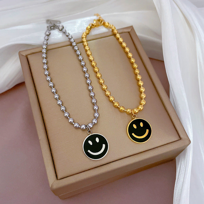 Retro Minimalist Round Disc Smile Shell Bead Bracelet for Women in Titanium Steel with Gold Plating and Wavy Texture