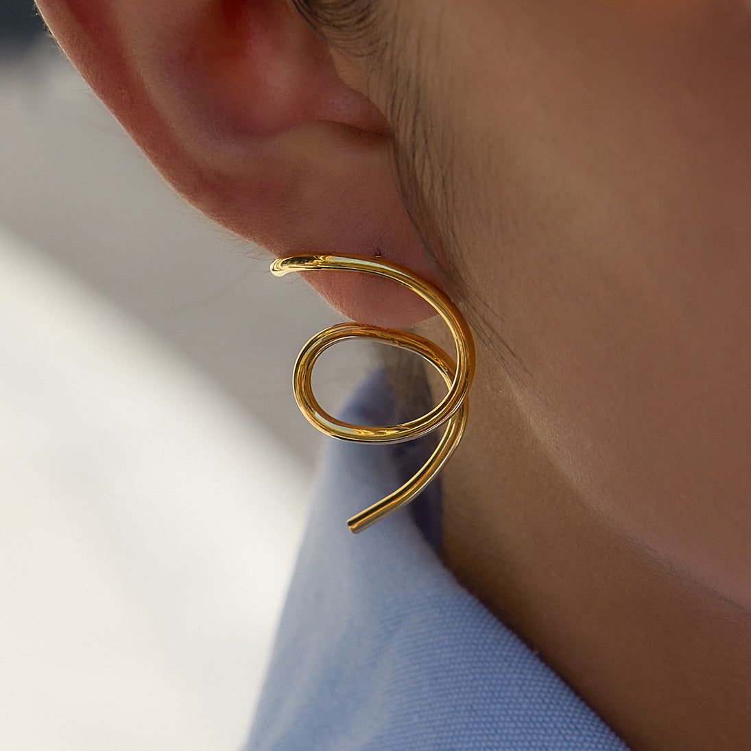 Orecchini a perno da donna in acciaio al titanio, stile linea geometrica, con placcatura in oro PVD sottovuoto, perni ipoallergenici in acciaio inossidabile