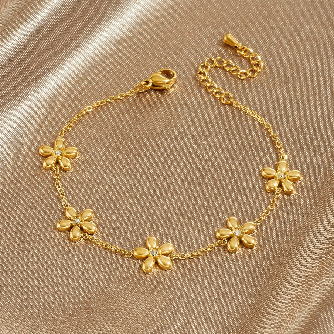 Minimalist Sweet Gold Plated Stainless Steel Rhinestone Floral Pendant Chain Bracelet