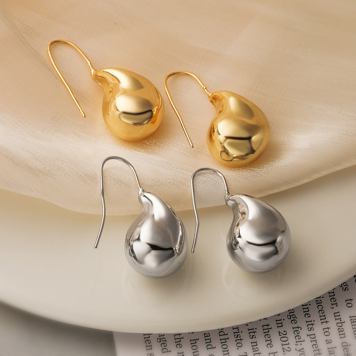 Orecchini a goccia irregolari minimalisti in rame con placcatura in oro vero da donna