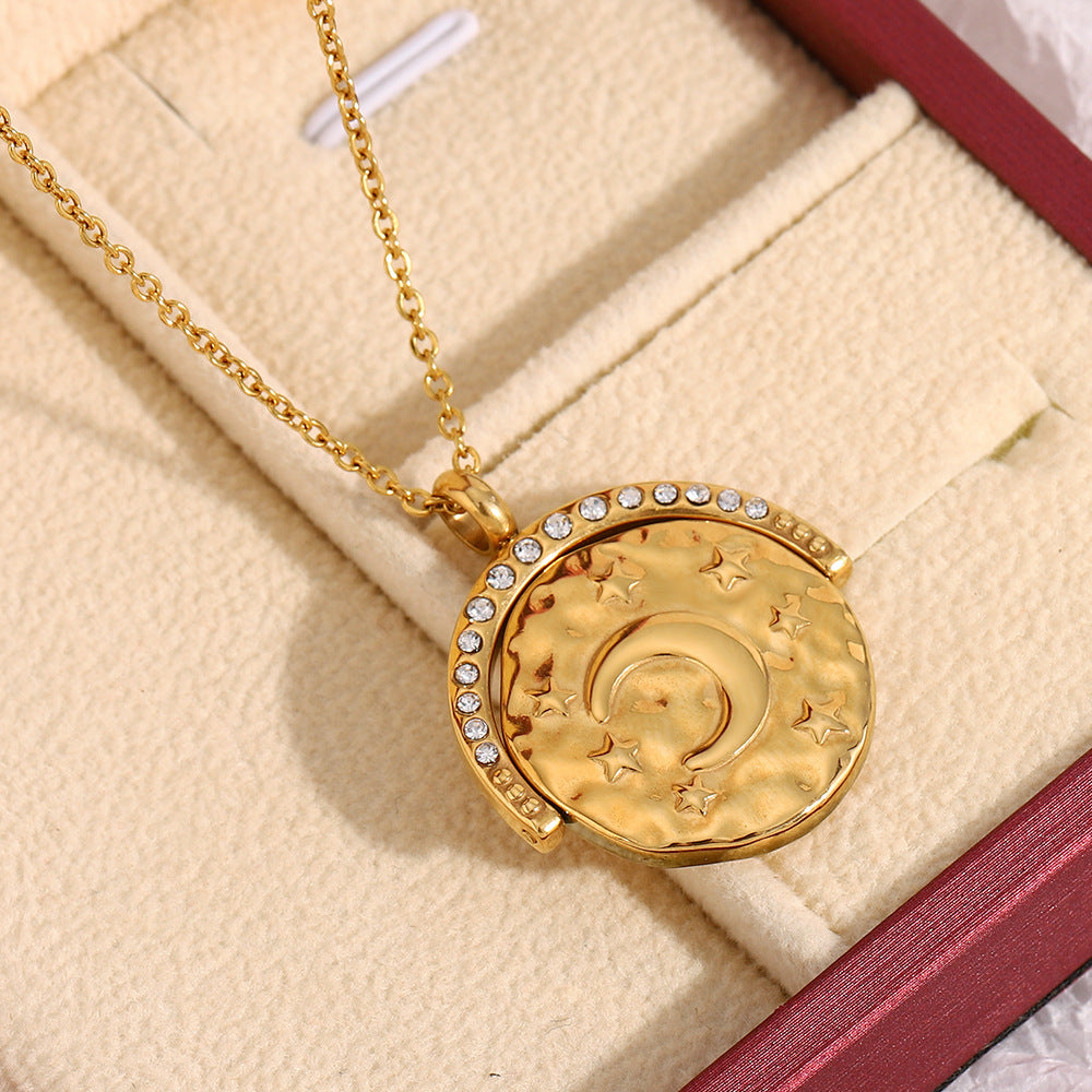Collana Pendente Minimalista Geometrica Luna Stella Sole in Acciaio Inossidabile con Placcatura in Oro 18K da Donna