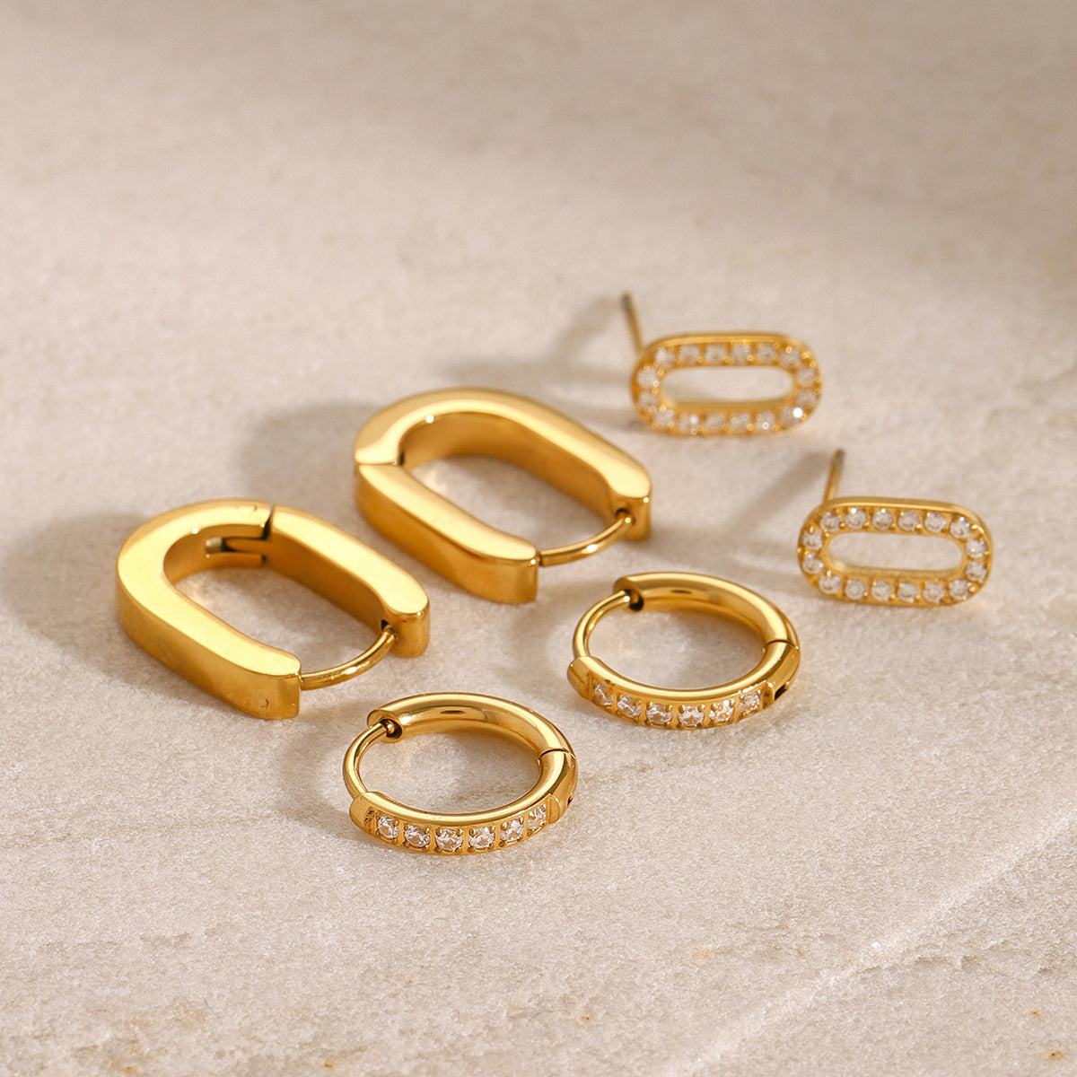 Eleganti orecchini a cerchio geometrici in acciaio inossidabile con accenti di strass, orecchini a perno in acciaio al titanio da donna