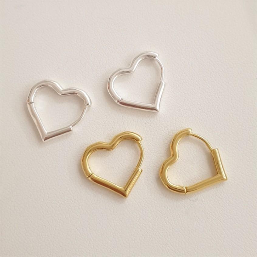 Pendientes minimalistas con forma de corazón de plata de ley 925 para mujer con acabado chapado