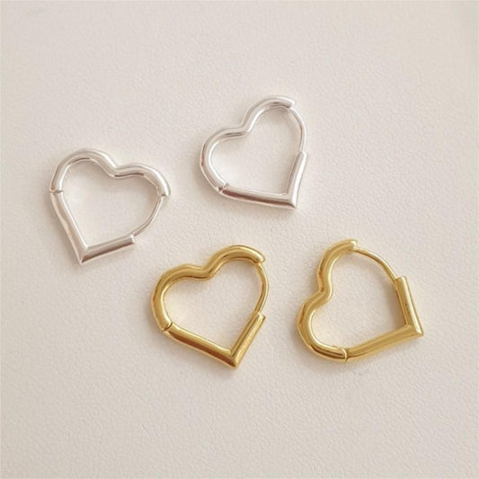 Pendientes minimalistas con forma de corazón de plata de ley 925 para mujer con acabado chapado