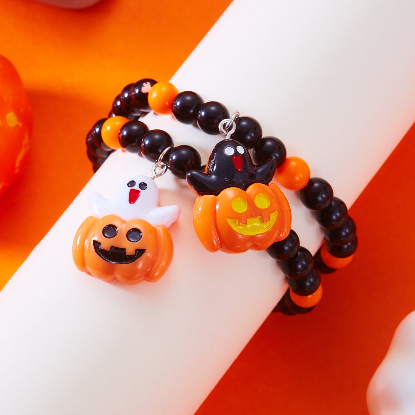 Conjunto de pulseras de calabaza de Halloween con diseño elástico de cuentas para mujer, pulsera de plástico con forma geométrica con acabado hecho a mano