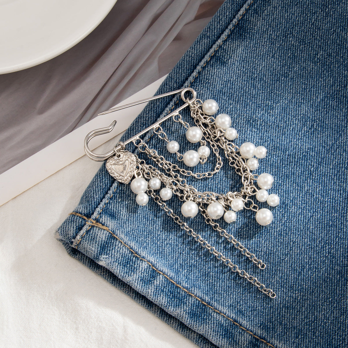 Broche colgante de borla estilo perla geométrica para mujer con acabado chapado, pin decorativo antideslizante multiuso ajustable para la cintura