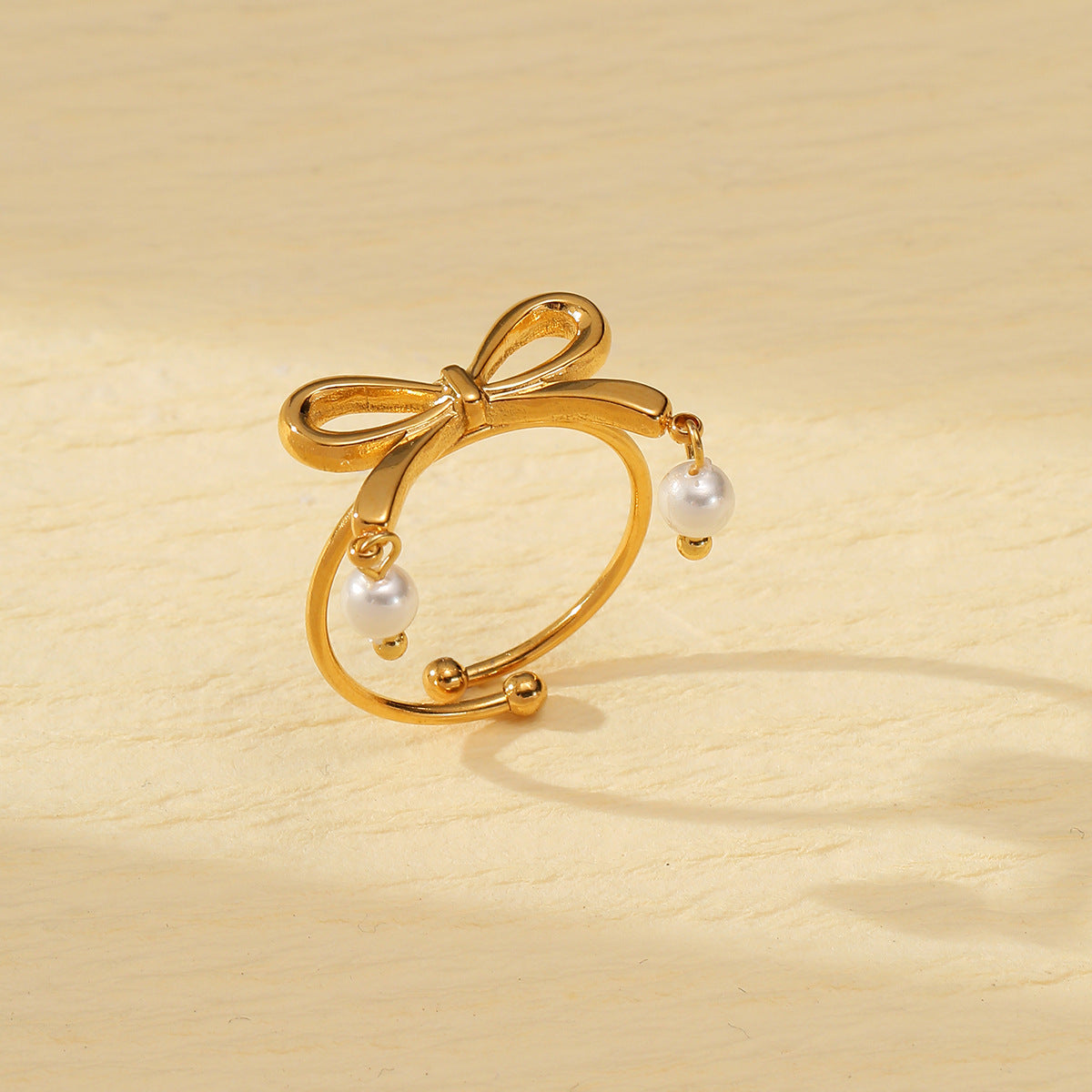 Elegante conjunto de pendientes y anillo de acero de titanio con forma de corazón y motivo de estrella de mar, galvanizado para un aspecto premium resistente a la decoloración