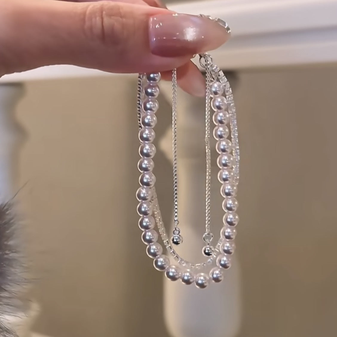 Elegante Pulsera Geométrica de Perlas para Mujer con Detalles de Pedrería Bañada en Acabado Premium Accesorio de Moda para la Oficina